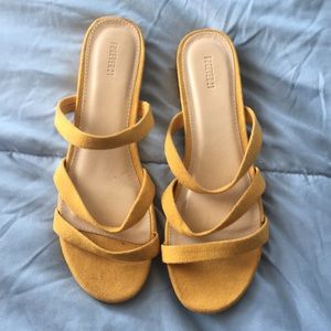 Yellow dress sandals! 💛